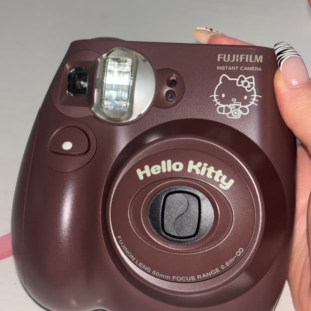 후지필름 인스탁스 헬로키티 폴라로이드 카메라