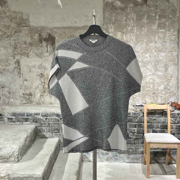 헬무트랭 그레이 스티플링 텍스쳐 크루넥 하프 니트