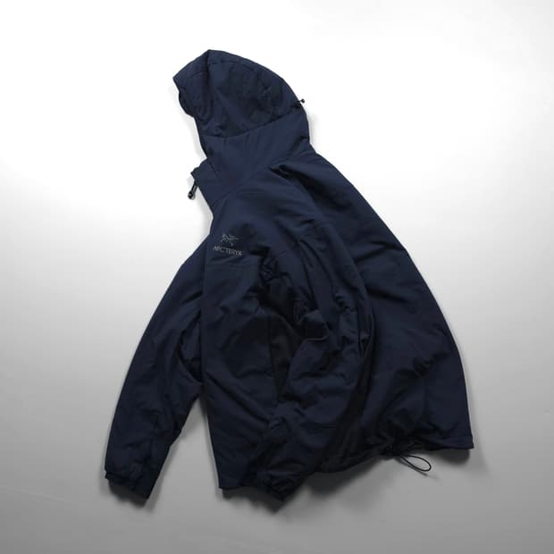 아크테릭스 아톰 LT 후디 자켓 블랙 사파이어