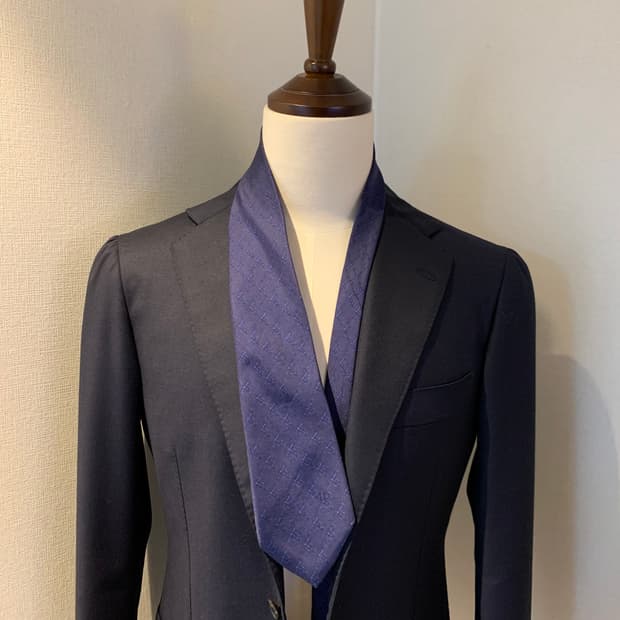 셀린느(CELINE) 기하학적패턴 100실크 명품넥타이 결혼식룩 코디