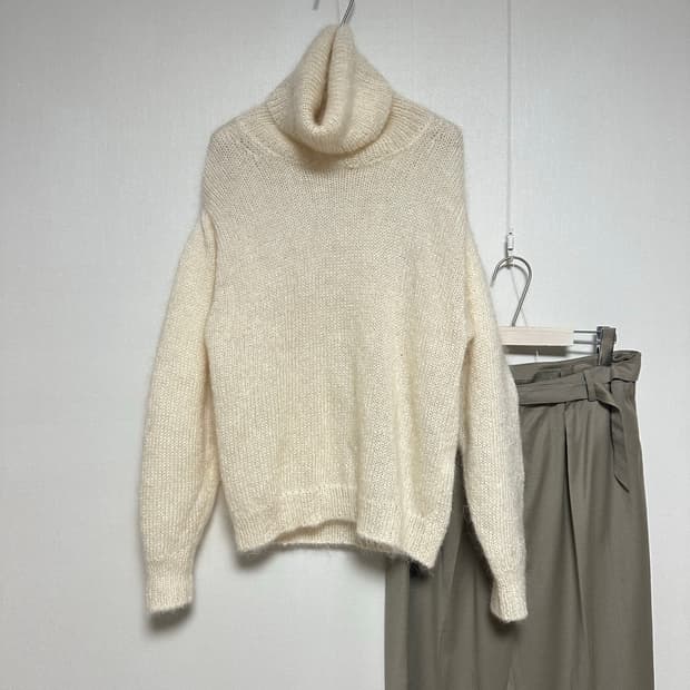 이로 모헤어 터틀넥 니트