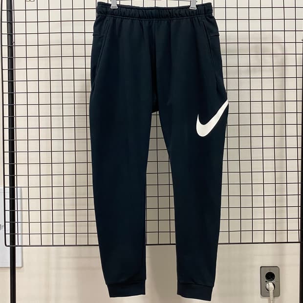 나이키 신형 드라이핏 스우시 테이퍼드 조거 팬츠