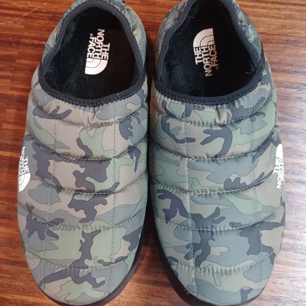 노스페이스 카모 뮬 패딩 신발 270