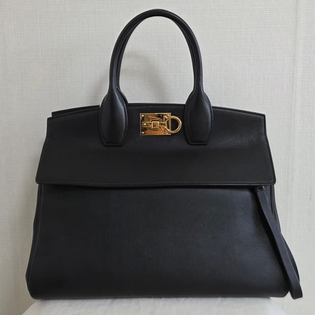 페라가모 스튜디오 미디엄 토트백