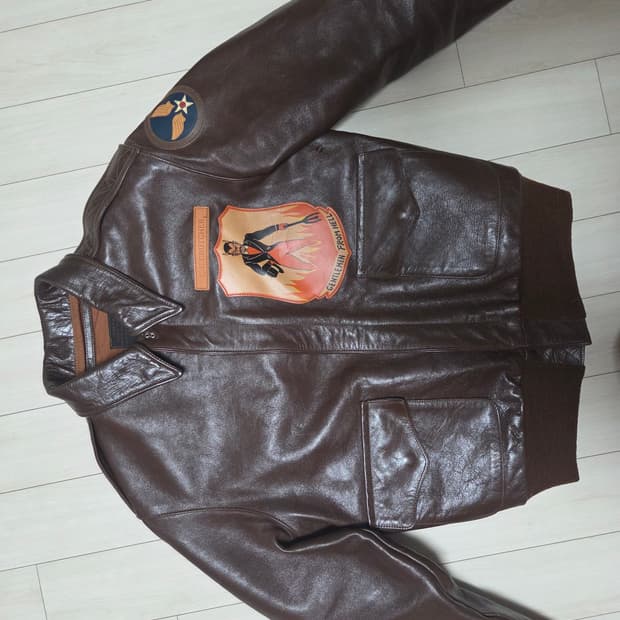 토이즈멕코이 a2자켓 38사이즈 팝니다