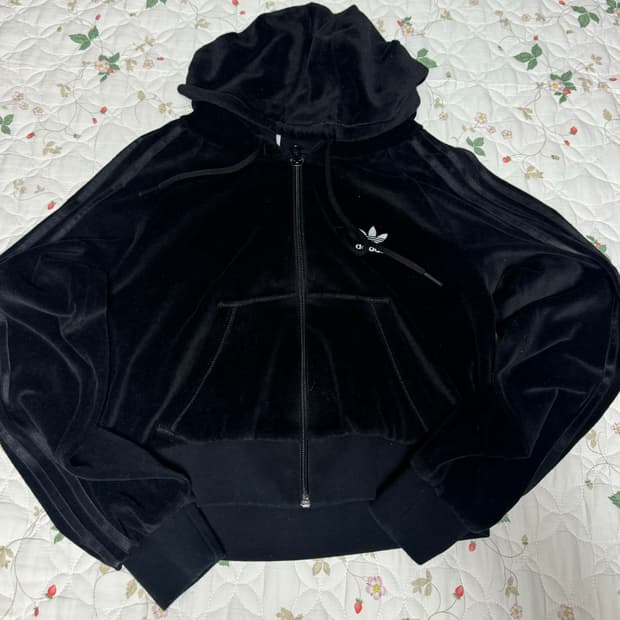 아디다스 크롭 벨벳 블랙 후드집업 M