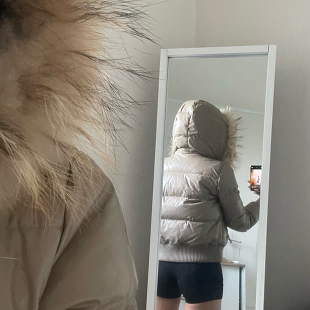 일본 빈티지 라쿤털 다운 글로시 크롭패딩
