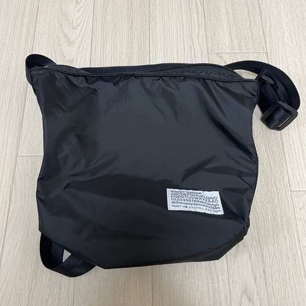 아르켓 메신저백 서울 팝업