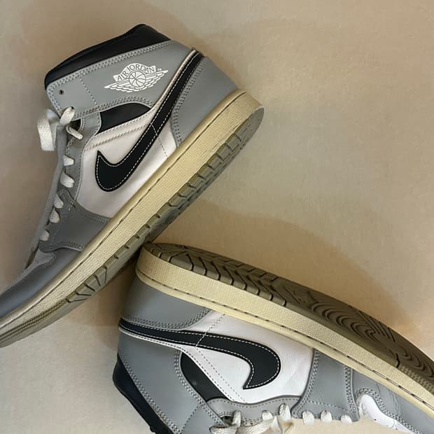 나이키 에어 조던 1 미드 스모크 