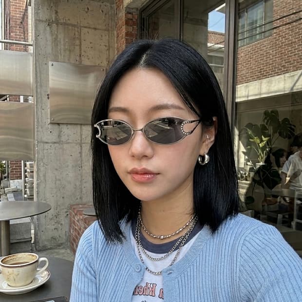 [데드스탁] 00s 빈티지 큐빅 캣아이 선글라스 (Y2K 테크웨어 룩)