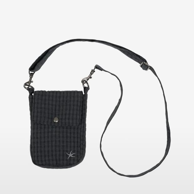 더콜디스트모먼트 크로스백
