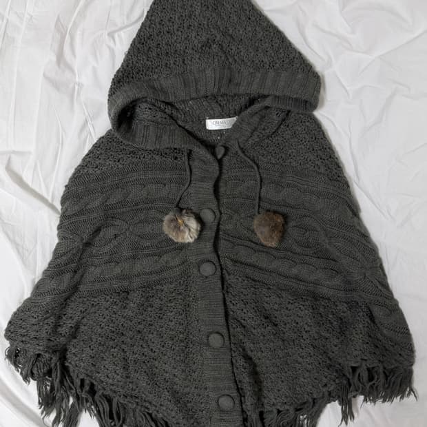 grey knitted cape 