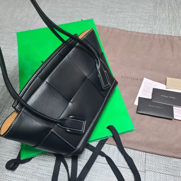 보테가베네타 아르코33 토트백 숄더백 블랙 아르코 스몰 인트레치아토백