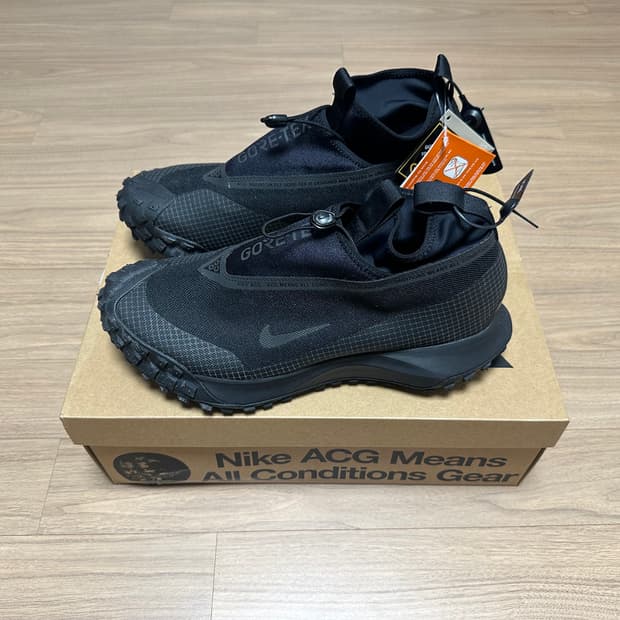 290 나이키 ACG 마운틴 플라이 고어텍스 블랙 앤 다크 그레이
