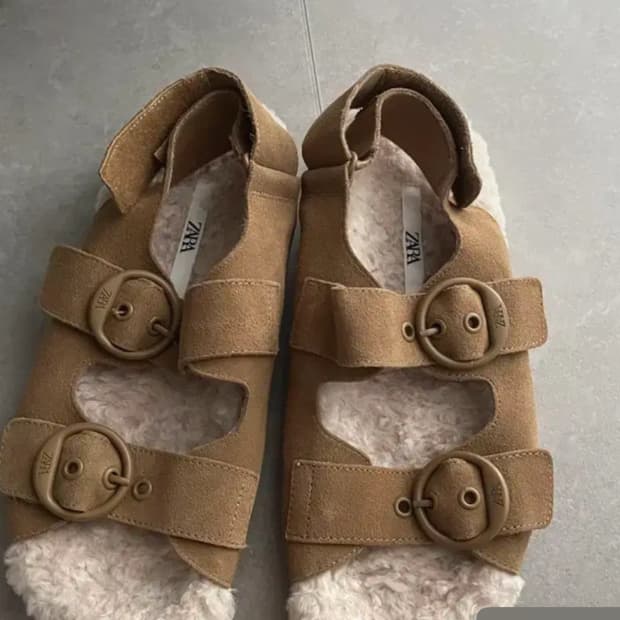 자라 가죽 양털 샌들 235 