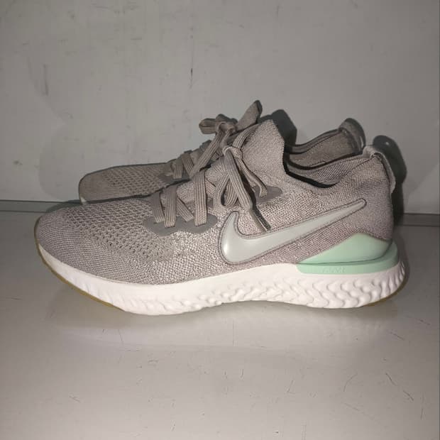 260mm 나이키 에픽 리액트 플라이니트2 운동화