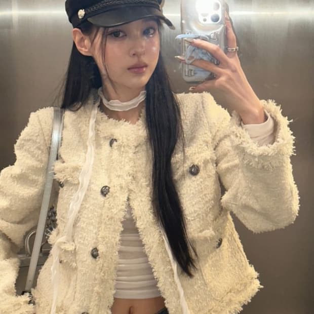 카키포인트 트위드 숏 화이트