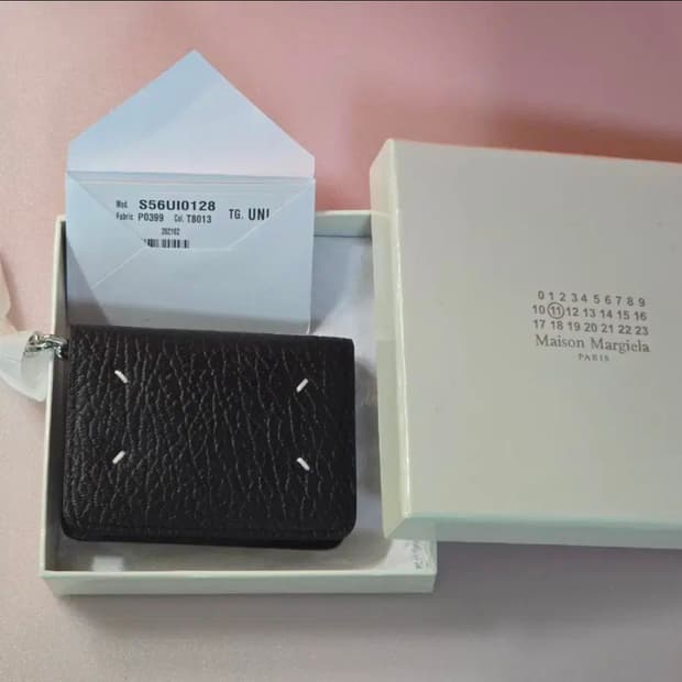 메종 마르지엘라 키링 스티치 카드지갑 S56U0128 P0399T8013
