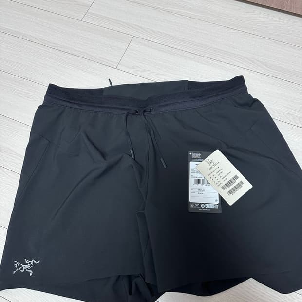 아크테릭스 26ss 노반5 블랙 반바지 쇼츠 팝니다