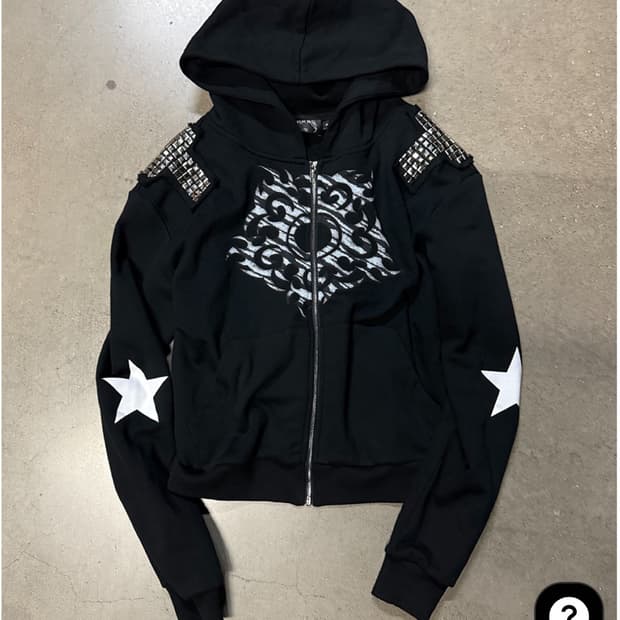 비엑세스 Studded Cross Sun Pattern Hoodie