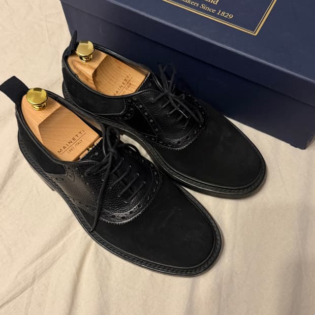 트리커즈 스웨이드 더비