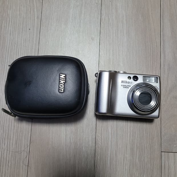 니콘 쿨픽스 5900 고장난 디카
