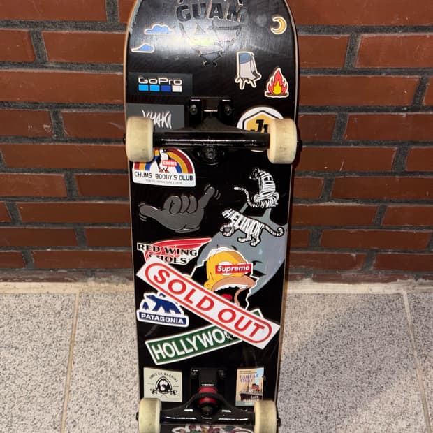 컬러즈 키츠네 엔리케 로렌조 8.2인치 스케이트보드