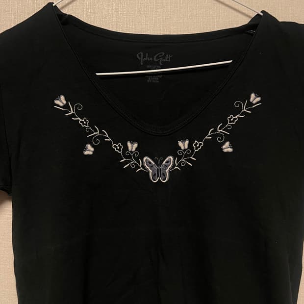 브랜디멜빌 나비 브이넥 티셔츠🦋