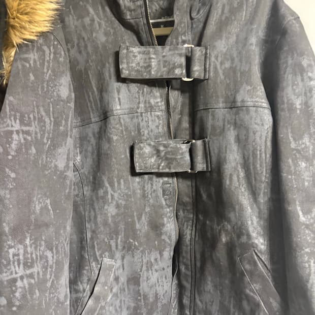 In the attic 비주얼계 버클 퍼후드 자켓