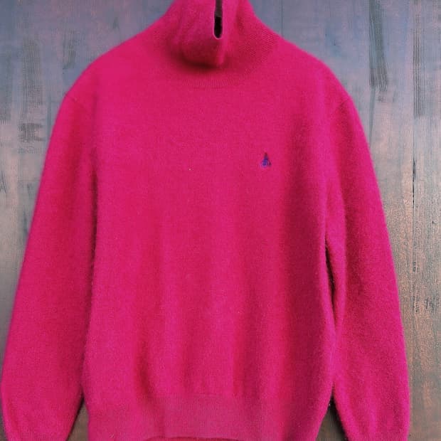 빈폴(Bean Pole) 브랜드의 캐시미어 100% 터틀넥 스웨터.