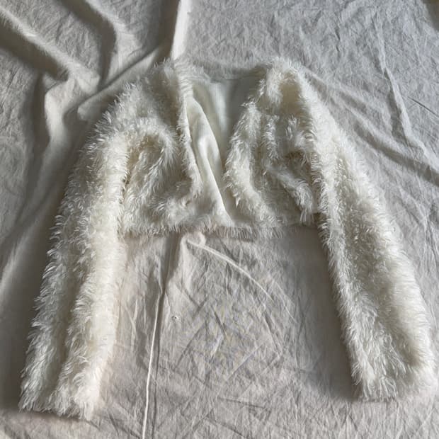 크림 아이보리 러블리 로걀 폭닥 크롭 볼레로