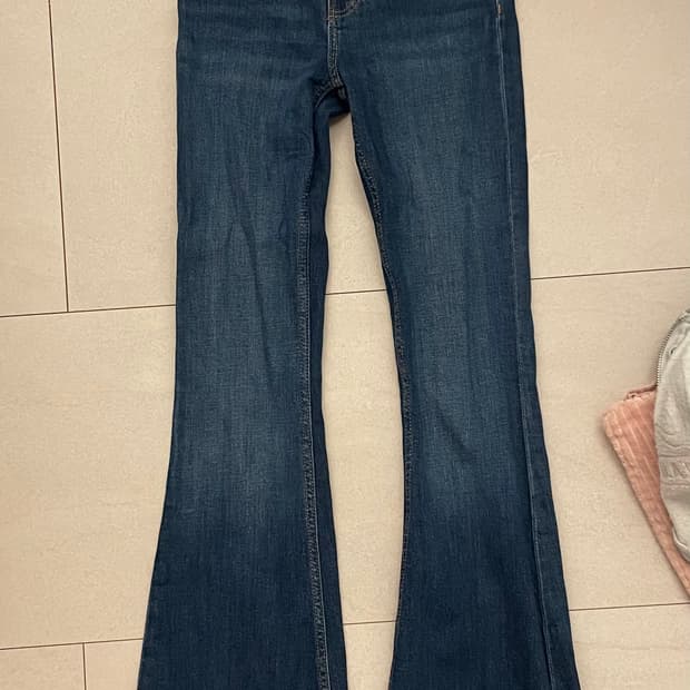 Bershka 버쉬카 부츠컷 데님 로우라이즈 청바지