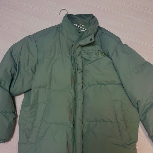 노스페이스 말차색 패딩