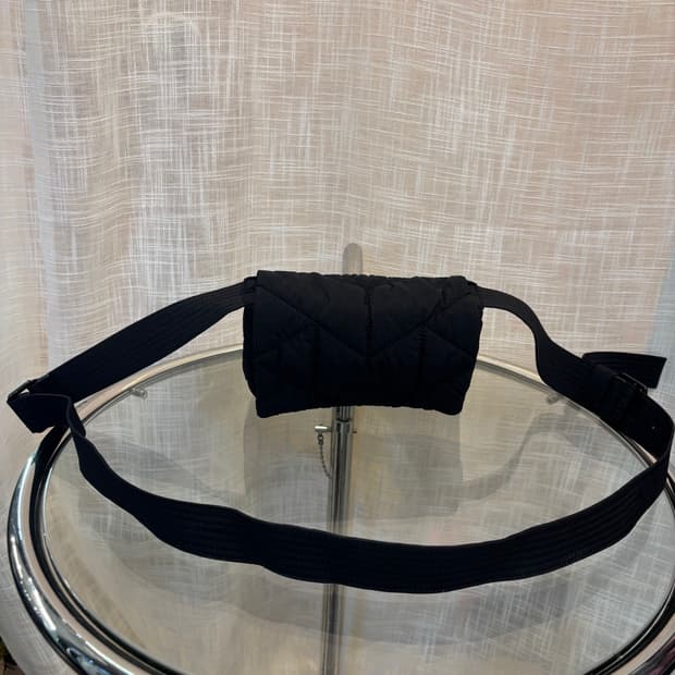 정품 질스튜어트 로젤라 패디드 크로스백    