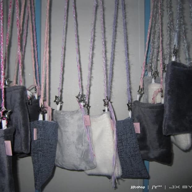 뉴진스 해린 착용) 지초이 jx 퍼 가방 크로스백 지프트샵 블랙