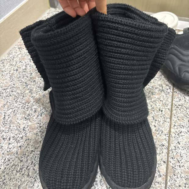 ugg 블랙 니트 카디 부츠