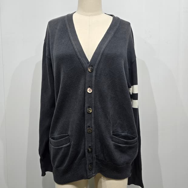 이세이미야케 네이비색상 스트라이프 가디건