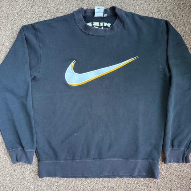 나이키 90’s Vintage Big Swoosh Crewneck