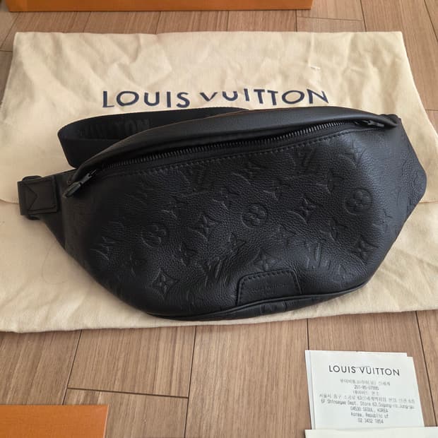 루이비통 디스커버리 레더 범백 섀도우 블랙 m46036