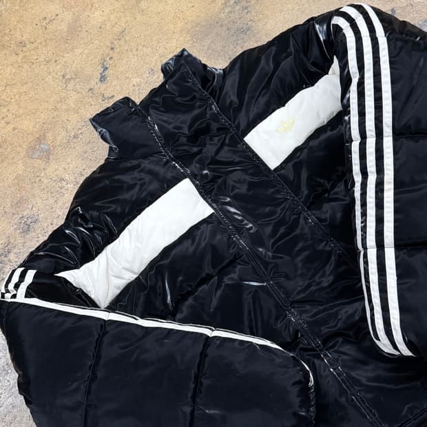 아디다스 블랙 유광 숏패딩 