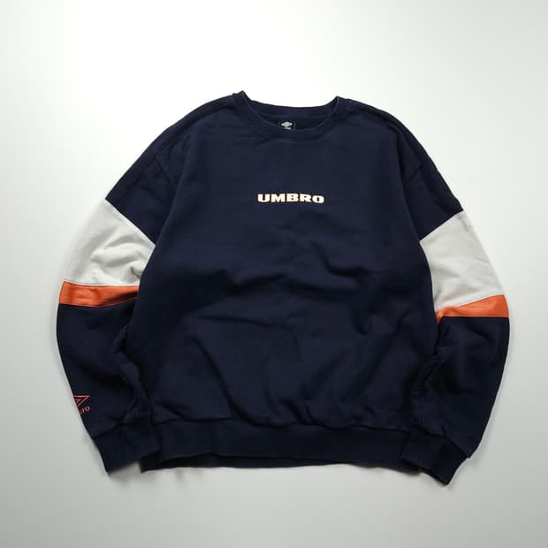 엄브로 센터로고 배색 디테일 맨투맨 (95)