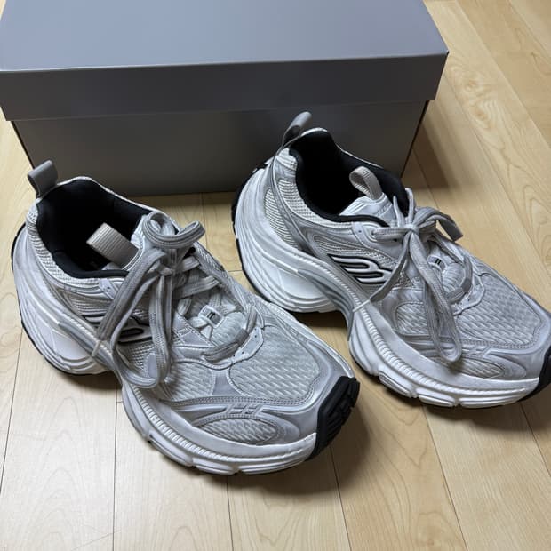 발렌시아가 10XL 42사이즈