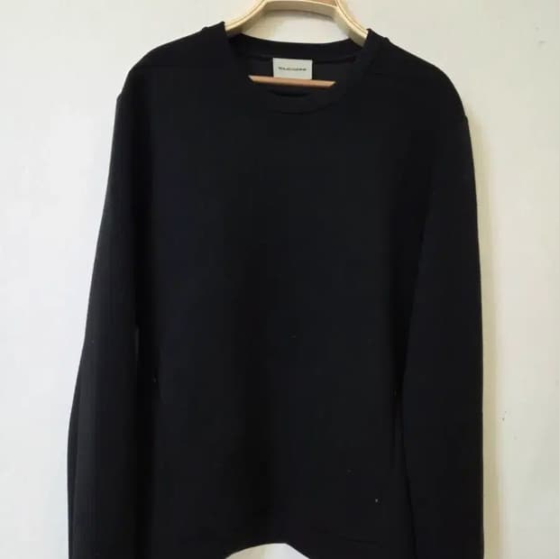 솔리드옴므 블랙 맨투맨