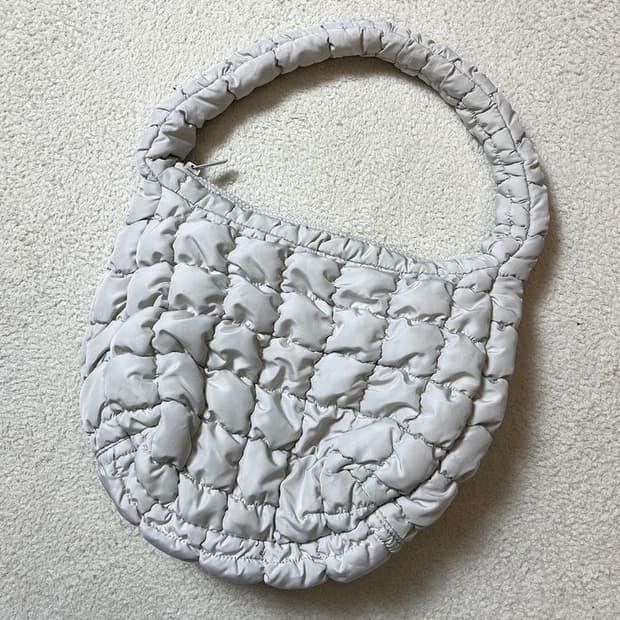 코스 COS 퀄티드 구름백 미니 가방 A1735