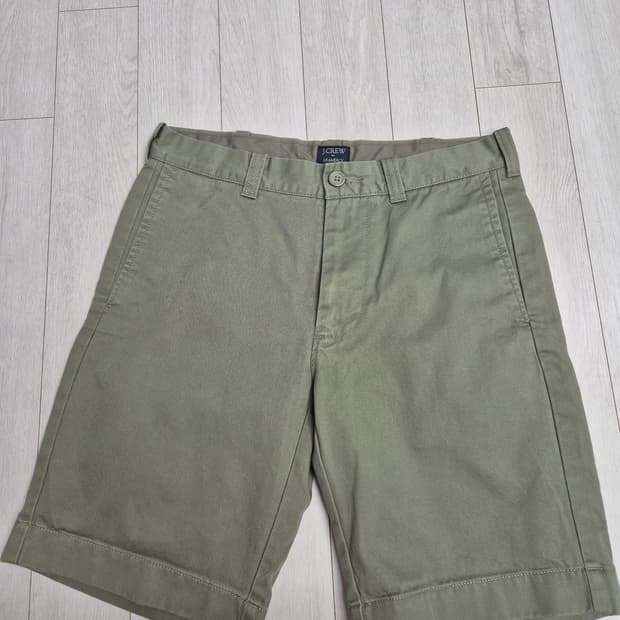 J.crew 카키색 반바지 판매 합니다(미착)