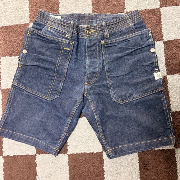 sassafras fall leaf sprayer shorts S