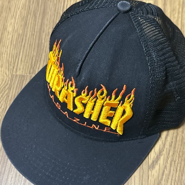 트래셔 플레임 로고 메쉬 캡