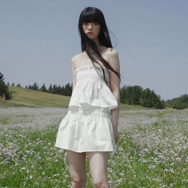버뮬라 SMOKING FLARED TOP (WHITE)