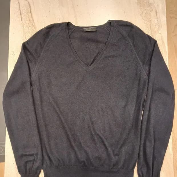 PRADA CASHMERE RAGLAN V NECK KNIT