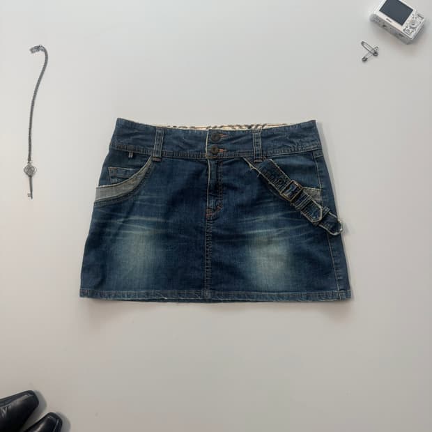버버리 블루 라벨 벨티드 데님 스커트